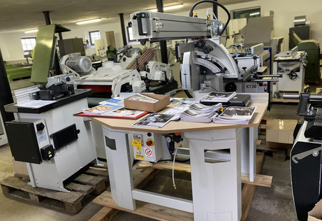 crosscut and miter saw