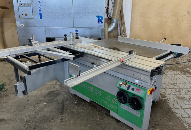 sliding table saw