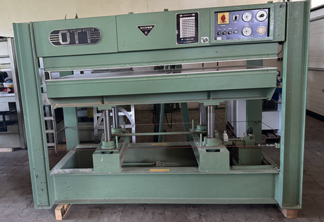 Furnierpresse