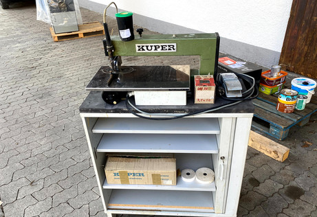 Zig-zag veneer splicing machine